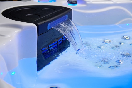 Гидромассажный спа-бассейн Joyee SPA Berlin Гидромассажный спа-бассейн Joyee SPA Berlin