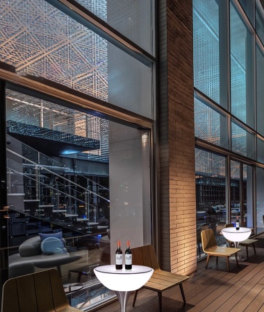 Стол светящийся квадратный на металическом основании 60х60х56 Стол светящийся квадратный на металическом основании 60х60х56